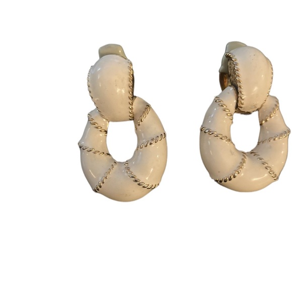 Vintage 80s White Modern Doorknocker Statement Clip Earrings - Picture 2 of 5